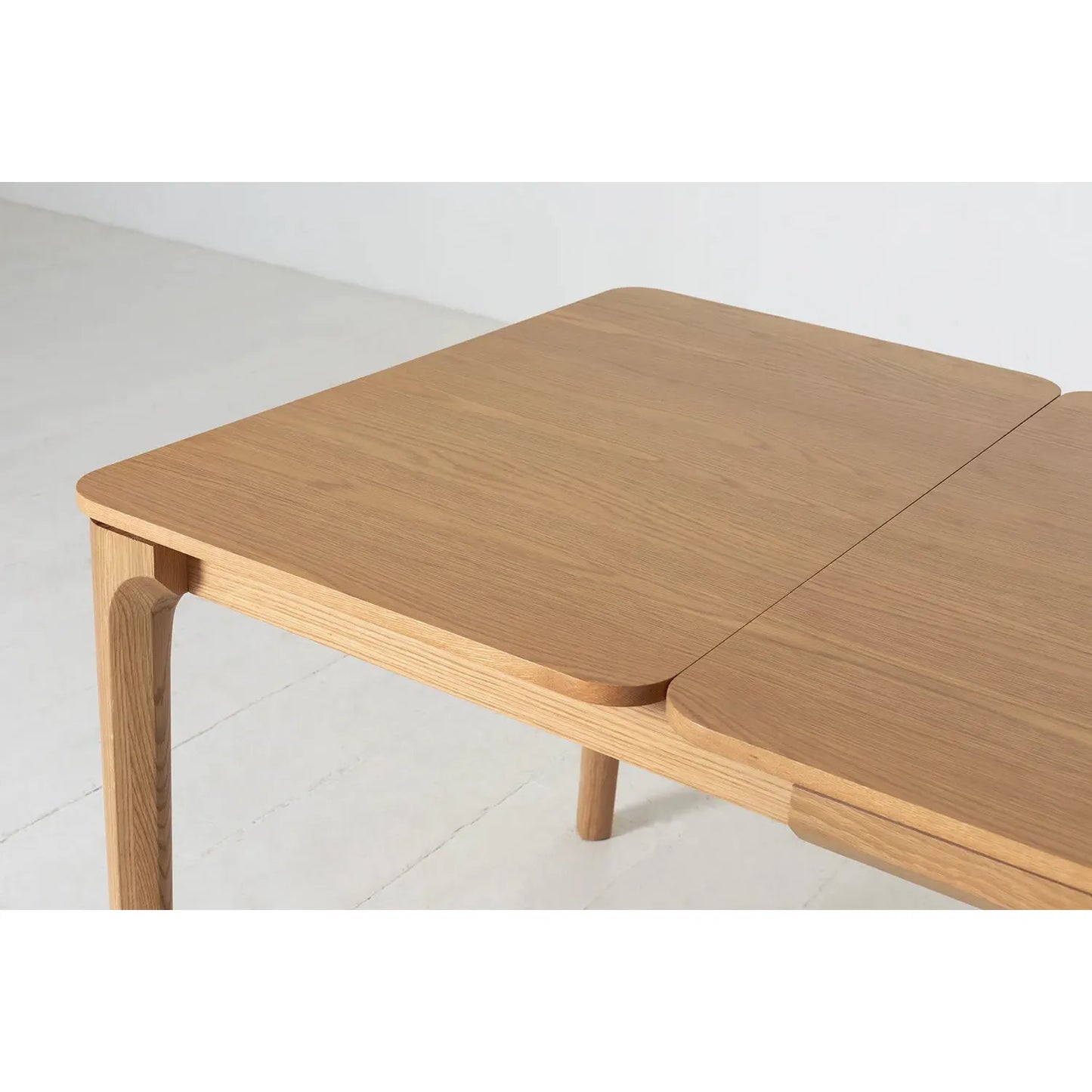 Swyft 01 Extending Dining Table | Oak