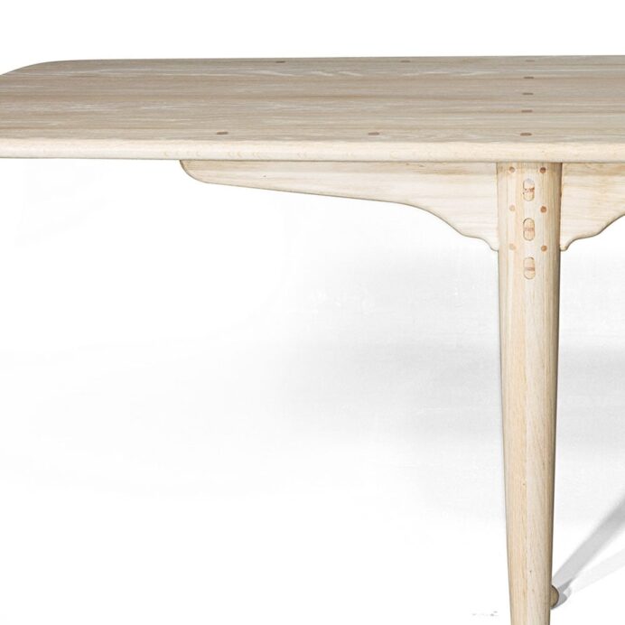 Julian Chichester Moose Dinning Table